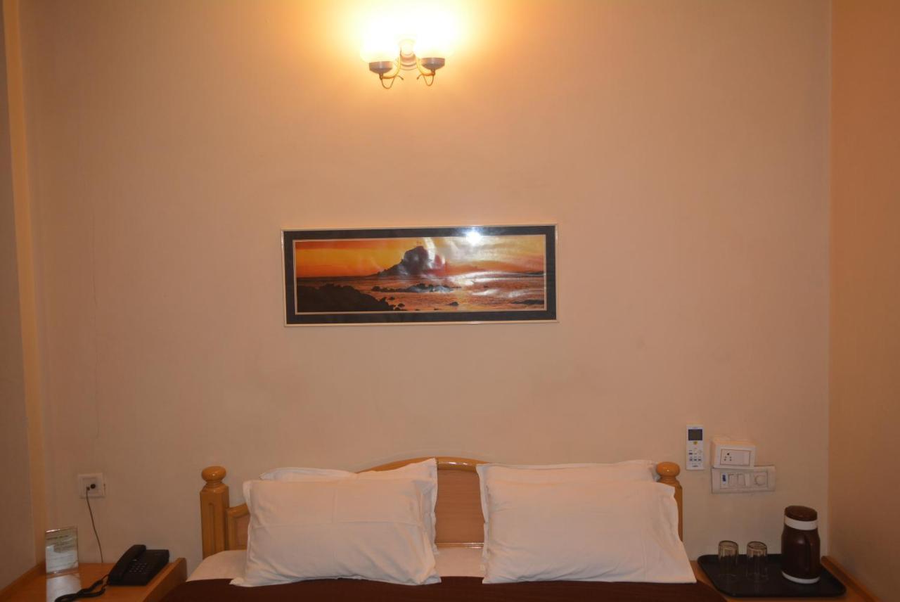 Hotel Poonam Dış mekan fotoğraf