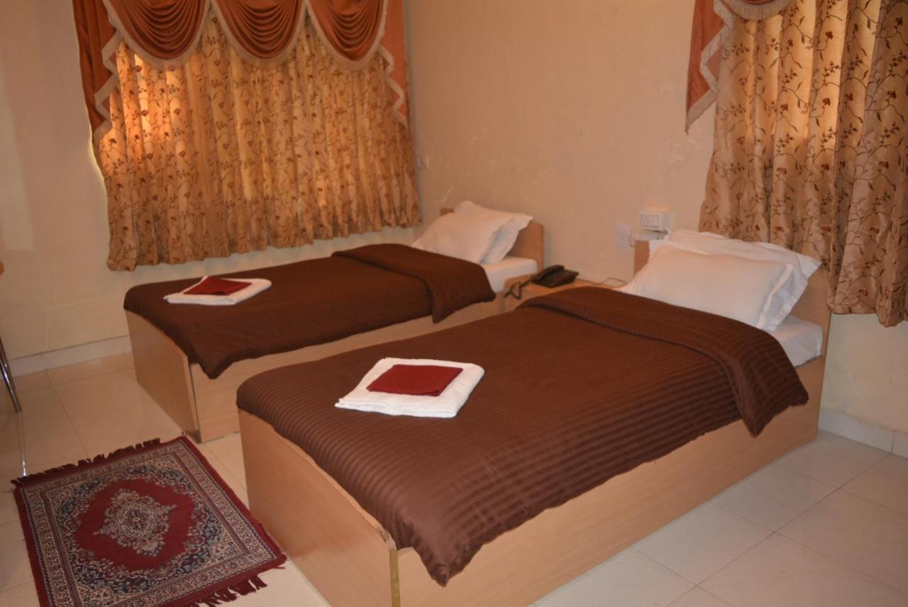 Hotel Poonam Dış mekan fotoğraf