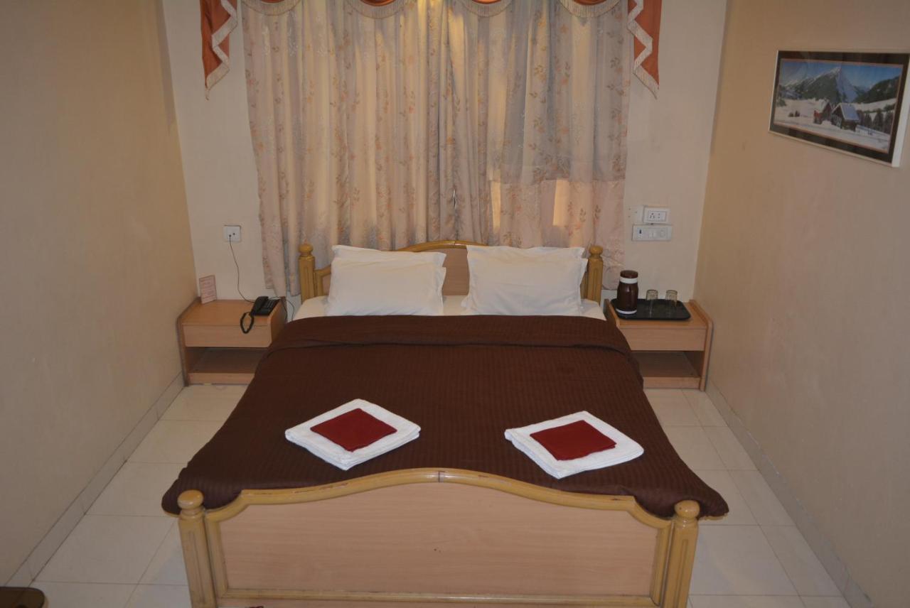 Hotel Poonam Dış mekan fotoğraf