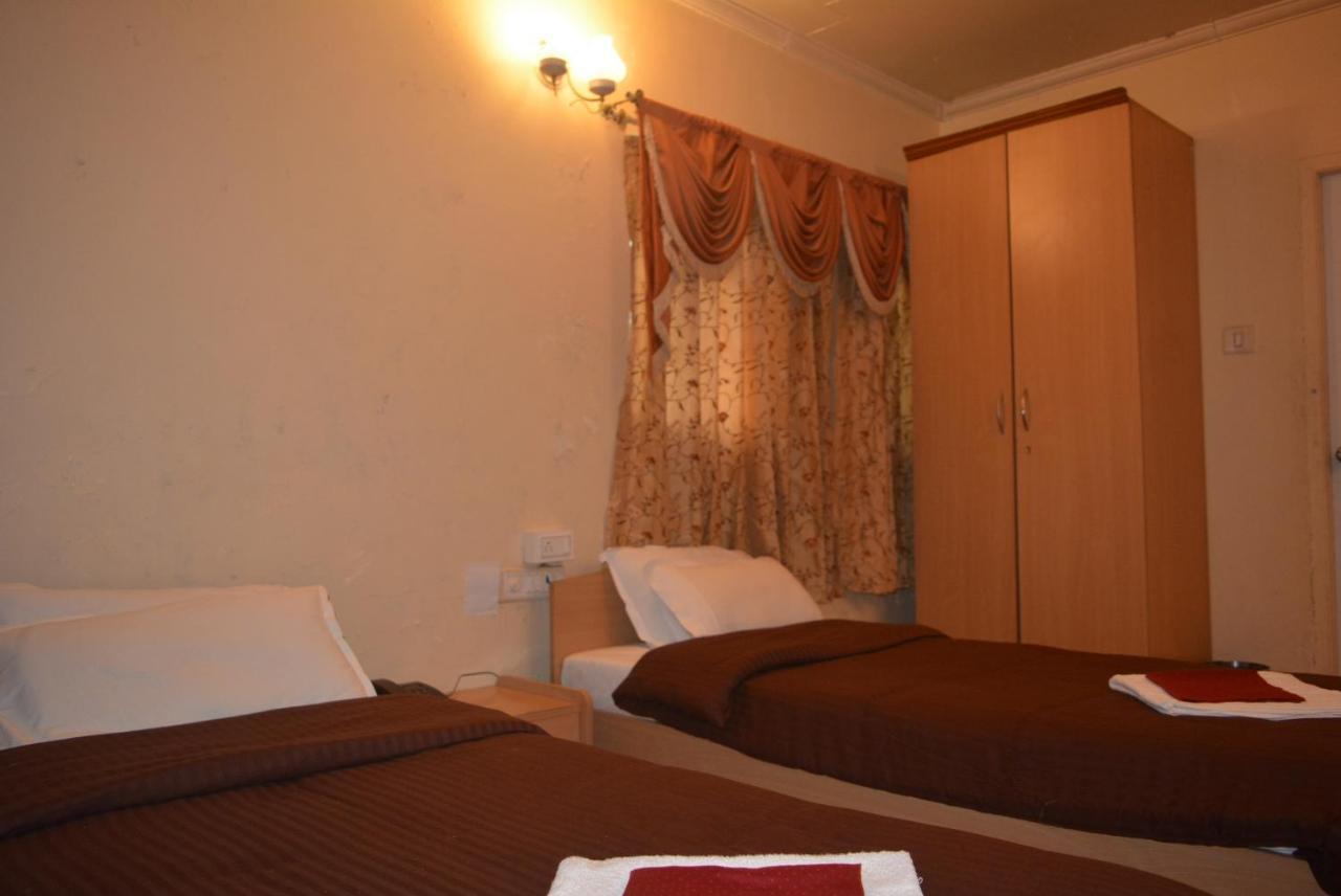 Hotel Poonam Dış mekan fotoğraf